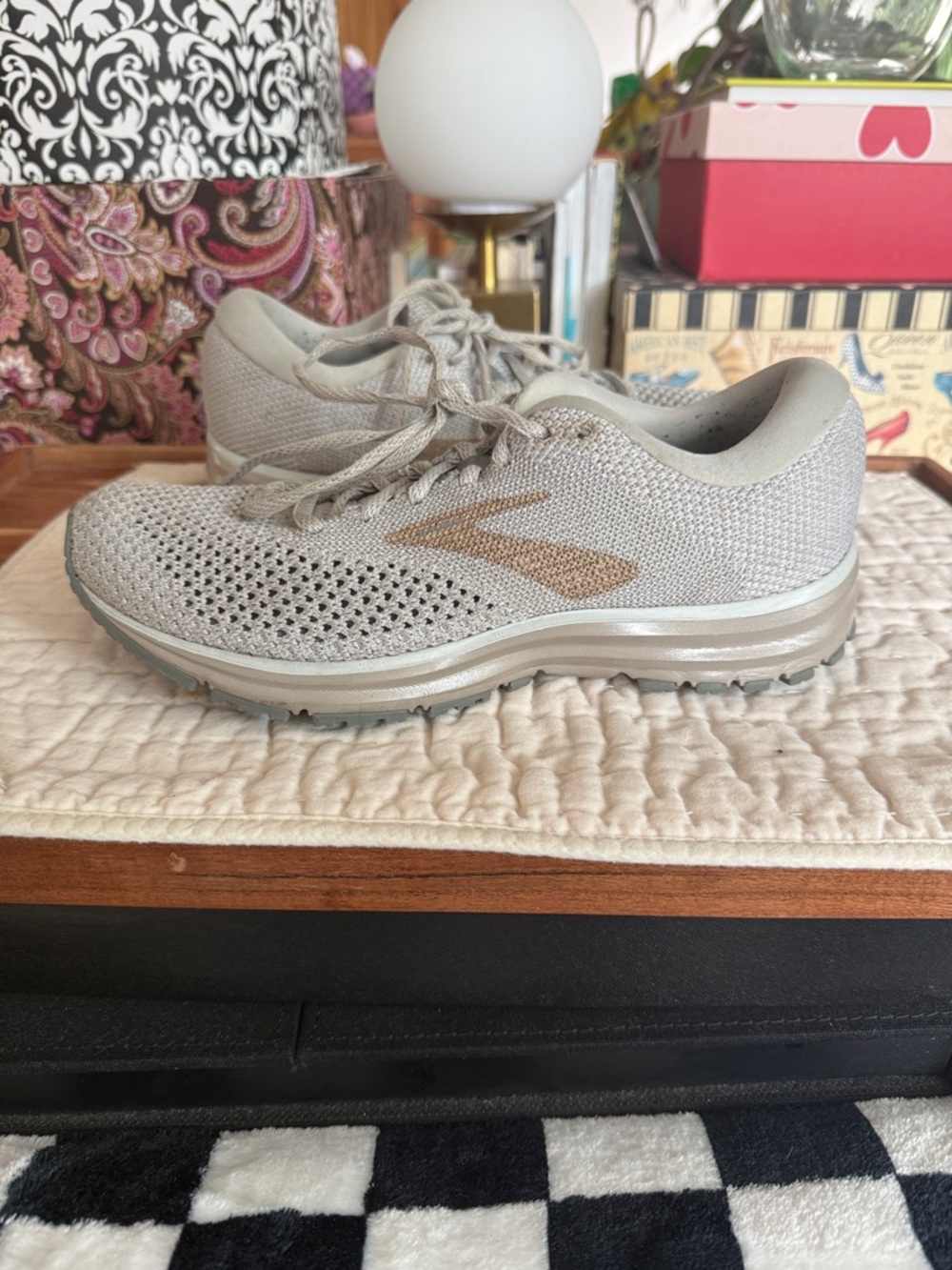 Brooks Women's Light Gray Knit Running Sneakers with Gold Logo